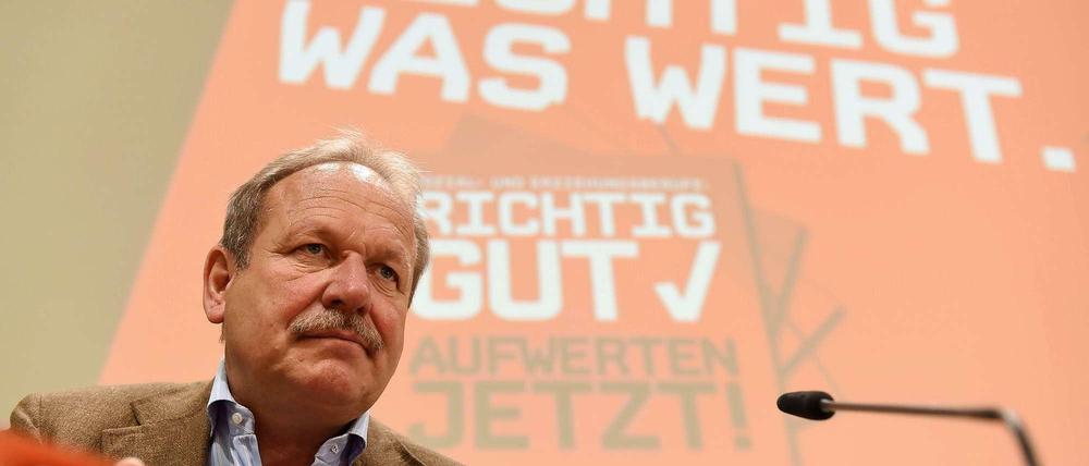 Und nun? Der vierwöchige Streik bei der Post hat nicht viel gebracht, und die Kita-Beschäftigten sind mit dem Schlichterspruch unzufrieden. Schwere Zeiten für Verdi-Chef Frank Bsirske. 