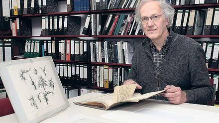 In seinem Element. Dietmar Schenk ist der Herr des Archivs der Universität der Künste Berlin. Aus aller Welt erreichen ihn Anfragen, denn schon im 19. Jahrhundert kamen Kunst- und Musikstudenten von weither nach Berlin. 