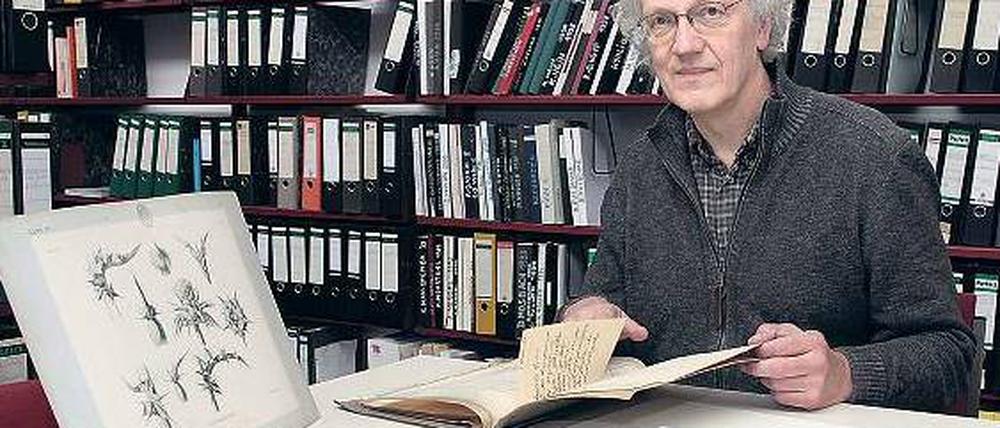 In seinem Element. Dietmar Schenk ist der Herr des Archivs der Universität der Künste Berlin. Aus aller Welt erreichen ihn Anfragen, denn schon im 19. Jahrhundert kamen Kunst- und Musikstudenten von weither nach Berlin. 