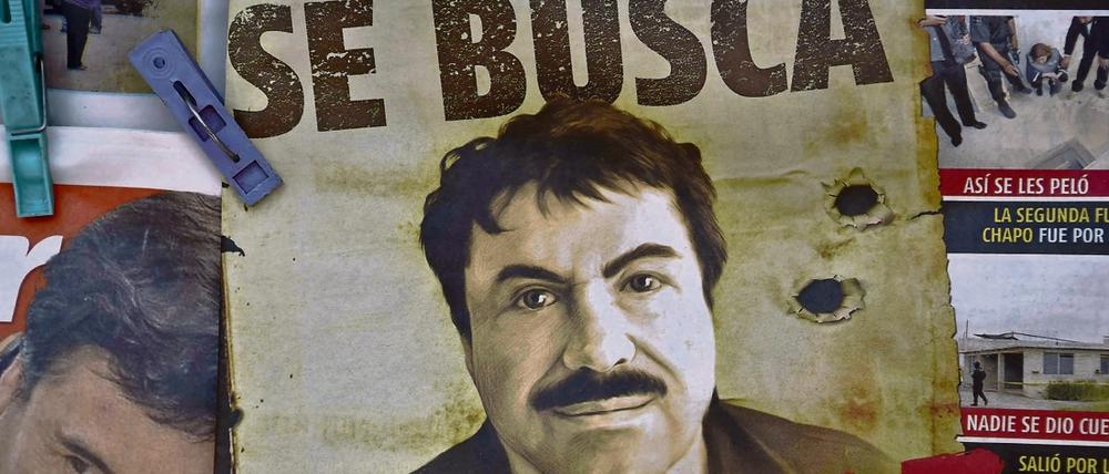 "Gesucht - ein weiteres Mal", titelt eine Zeitung in Mexiko mit einem Bild des Drogenbosses Joaquin "El Chapo" Guzman, der ein zweites Mal aus dem Gefängnis entkommen konnte.