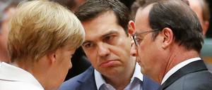 Er spaltet Europa. Der griechische Premier Alexis Tsipras hat die Staatschefs Merkel und Hollande in verschiedene Ecken des Griechenland-Dramas gedrückt.