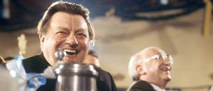 Im Festzelt zeigte er dem Publikum die andere Seite der Medaille Franz Josef Strauß: der bayerische Ministerpräsident 1979 auf dem Münchner Oktoberfest.