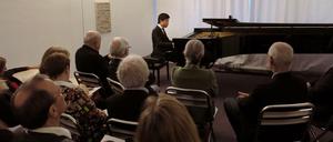 Im kleinen Kreis: Pianist Avan Yu schätzt es, in Privatwohnungen zu spielen. Hier kann der Künstler stärker mit dem Publikum in Kontakt kommen.