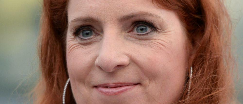 Vier Monate lang lag Monica Lierhaus im Koma. Heute denkt die TV-Moderatorin kritisch über die lebensrettende OP.