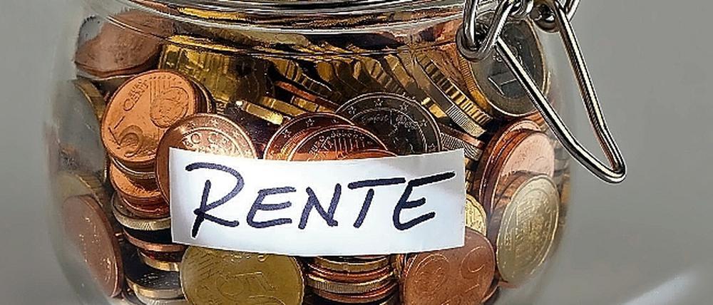 Reicht sie oder reicht sie nicht? Inzwischen empfiehlt auch die gesetzliche Rentenversicherung eine zusätzliche Privatabsicherung.