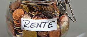 Reicht sie oder reicht sie nicht? Inzwischen empfiehlt auch die gesetzliche Rentenversicherung eine zusätzliche Privatabsicherung.