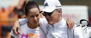 Junges Glück. Bastian Schweinsteiger spielt künftig für Manchester United. Dort wird ihn vermutlich auch seine neue Freundin Ana Ivanovic häufiger besuchen.