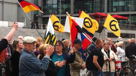 Schmährufe auf Multikulti und "Schwulisierung": Bärgida-Demo am Hauptbahnhof