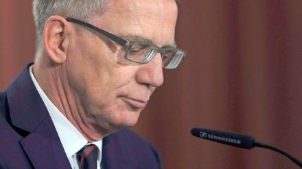 Innenminister Thomas de Maizière zieht Bilanz des BKA-Gesetzes: eine Online-Durchsuchung, vier Überwachungen von Internet-Telefonie.
