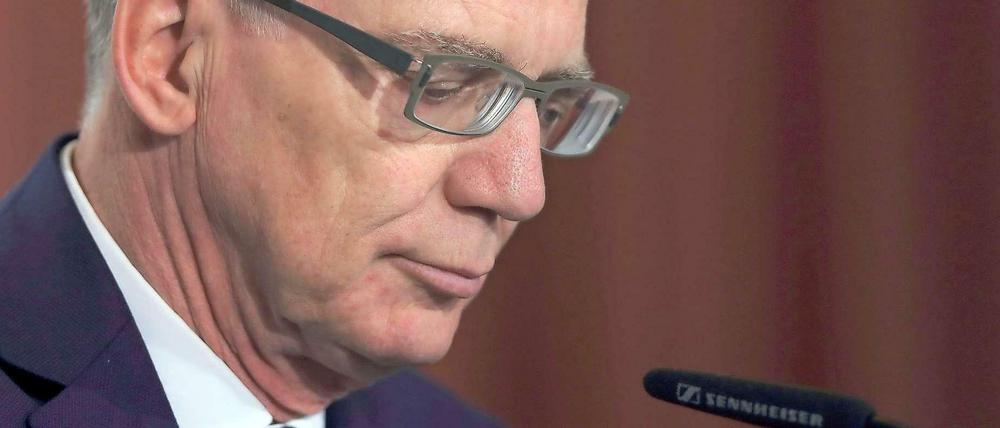 Innenminister Thomas de Maizière zieht Bilanz des BKA-Gesetzes: eine Online-Durchsuchung, vier Überwachungen von Internet-Telefonie.