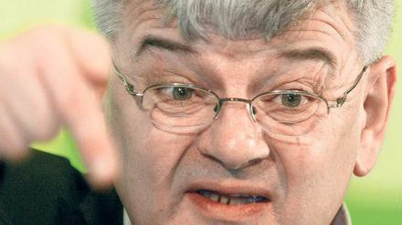 Gegen den Irakkrieg von 2003. Joschka Fischer spricht vor seiner Partei, den Grünen. 