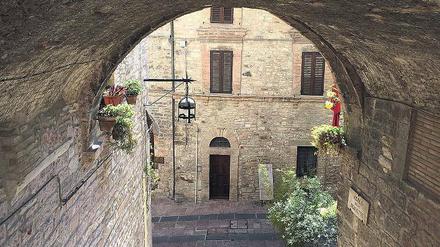 Steinreich. In Assisi und anderen Mittelalter-Städten Umbriens darf man staunen, wie meisterlich bereits im 6. bis 15. Jahrhundert gebaut wurde. 
