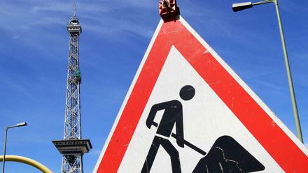 Budeeln unter'm Funkturm: Auf zwei Abschnitten der A100 und auf einem Teil der A115 machen sich demnächst Bauarbeiter ans Werk.