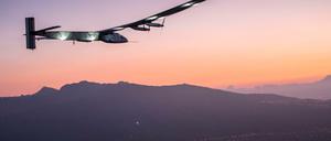 Der Sonnenflieger "Solar Impulse 2" bei seiner Landung am 3. Juli auf Hawaii. 