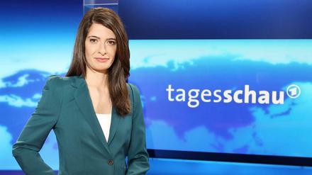 Bei der Arbeit. Linda Zervakis im Tagesschau-Studio.