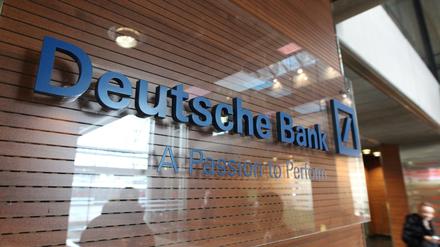 Russische Kunden sollen über die Deutsche Bank wohl Rubel im Wert von mehr als sechs Milliarden Dollar gewaschen haben, verlautete damals aus Finanzkreisen. 