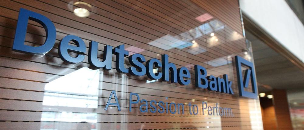 Russische Kunden sollen über die Deutsche Bank wohl Rubel im Wert von mehr als sechs Milliarden Dollar gewaschen haben, verlautete damals aus Finanzkreisen. 