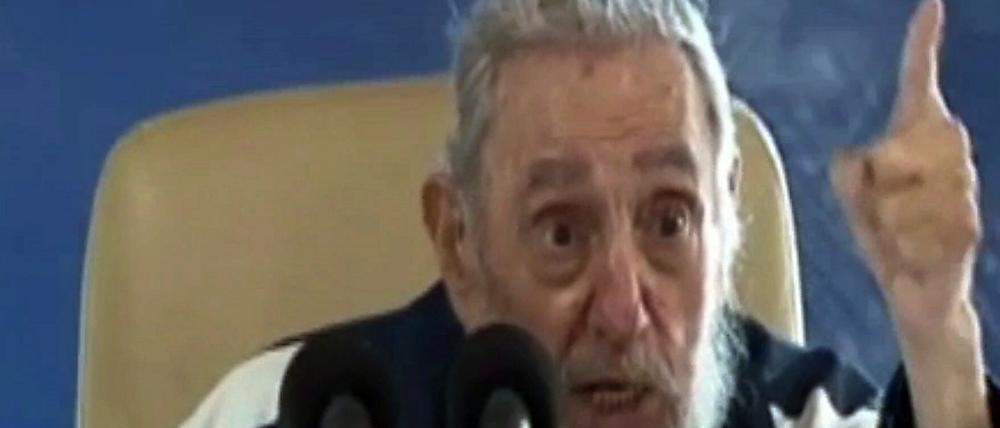 Noch immer engagiert. Ein Screenshot zeigt den früheren Staatschef Fidel Castro bei einem Treffen mit Offizieren und Zivilangestellten des Innenministeriums und der Streitkräfte. 