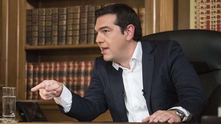 Der griechische Regierungschef Alexis Tsipras beim TV-Interview mit dem Staatssender ERT