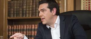 Der griechische Regierungschef Alexis Tsipras beim TV-Interview mit dem Staatssender ERT