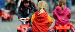 Groß werden auf Asphalt. Kann auch bestens funktionieren. Dennoch lockt immer wieder das Grün vor den Toren der Stadt.