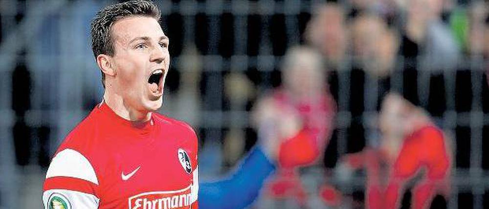 Starke Stimme, starke Beine. Darida, hier beim Torschrei für den SC Freiburg, gehört zu den lauffreudigsten Spieler der Liga.