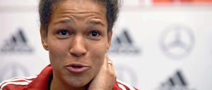 Celia Sasic kehrt dem Fußball komplett den Rücken.