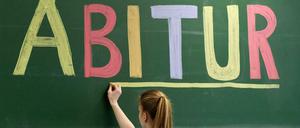 Die Berliner Abiturienten halten ihre Leistungen konstant: Seit fünf Jahren machen sie im Durchschnitt dasselbe Abitur.
