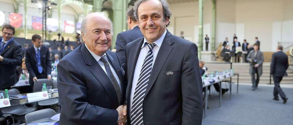 Gute Miene, böses Spiel. Das Verhältnis zwischen Fifa-Präsident Sepp Blatter (links) und Uefa-Chef Michel Platini ist seit längerem zerrüttet.