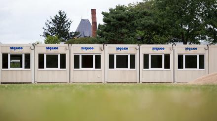 Leichtbau. Um die vielen Flüchtlinge unterzubringen, entstehen oft provisorische Bauten. Und weil es schnell gehen musste, schauten Behörden nicht immer ganz genau hin.