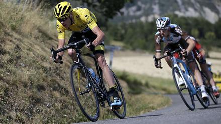 Anfahren am Berg. Wie lange brauchte Froome (links) für den Anstieg der zehnten Etappe zu La Pierre-Saint-Martin? Darüber gibt es nun mehrere Meinungen.