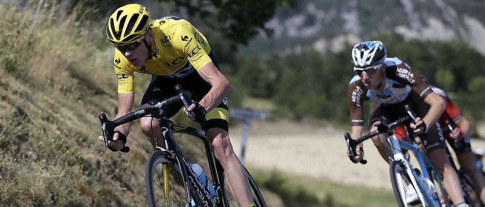 Anfahren am Berg. Wie lange brauchte Froome (links) für den Anstieg der zehnten Etappe zu La Pierre-Saint-Martin? Darüber gibt es nun mehrere Meinungen.