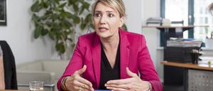 Grünen-Chefin Simone Peter fordert eine „Akzeptanzoffensive der Bundesregierung“. Wer ständig von Asylmissbrauch spreche, sorge nicht für Akzeptanz. 