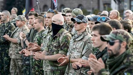 Der "Rechte Sektor" zeigt sich oft in Tarnanzügen.