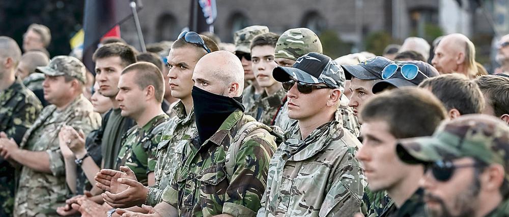Der "Rechte Sektor" zeigt sich oft in Tarnanzügen.