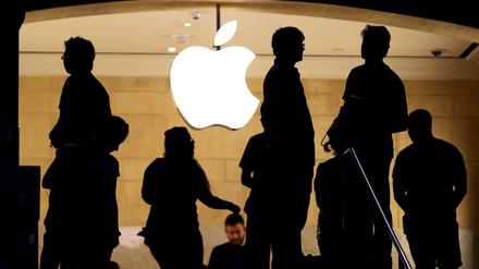 Apple hat mehr Iphones verkauft und daran gut verdient.