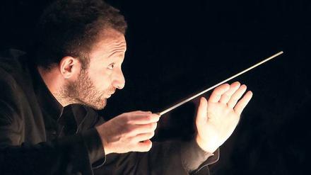Keine Zeit für Starfotos. Kirill Petrenko am Pult des Bayerischen Staatsorchesters. 