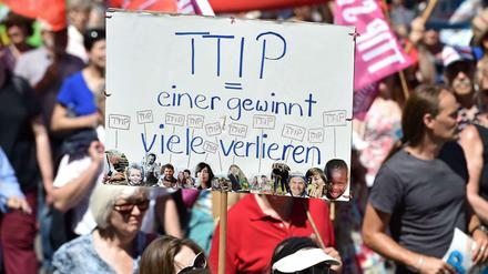 Plakat bei Demonstrationen gegen TTIP