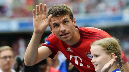 Time to say goodbye? Manchester United versucht, Thomas Müller ein Wechsel schmackhaft zu machen.
