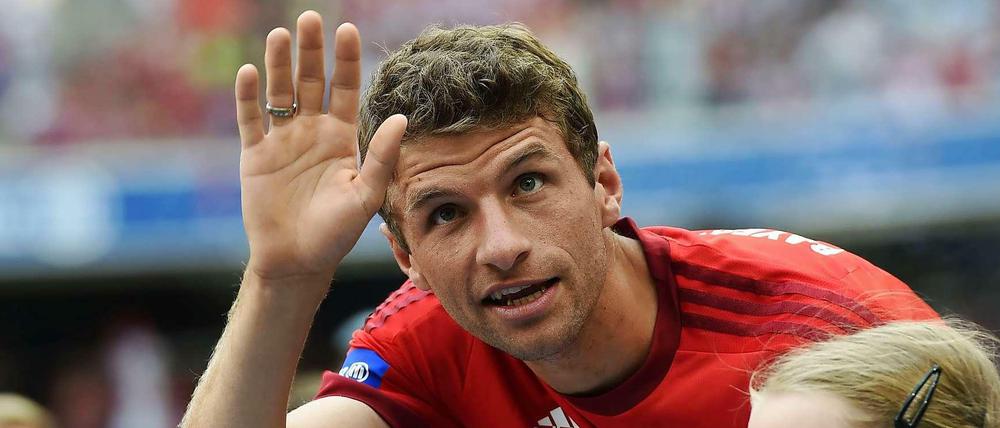 Time to say goodbye? Manchester United versucht, Thomas Müller ein Wechsel schmackhaft zu machen.