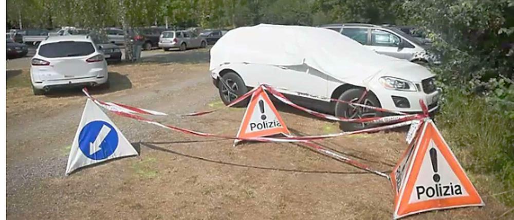 Ein Video aus den Schweizer Medien zeigt die Unglücksstelle auf einem Campingplatz im Kanton Tessin. Hier ist eine Fünfjährige in einem abgestellten Auto gestorben.