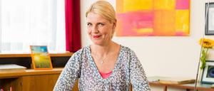 Plötzlich Bürgermeisterin: Cordula Stratmann spielt in "Ellerbeck" die Kindergärtnerin Sabine, die ungeplant das Rathhaus übernimmt. 