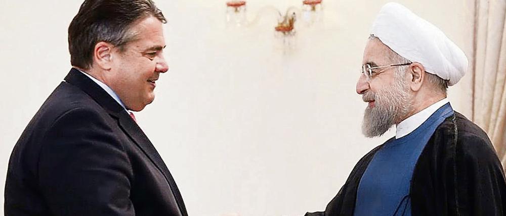 Bundeswirtschaftsminister Sigmar Gabriel trifft Irans Präsidenten Hassan Ruhani in Teheran.