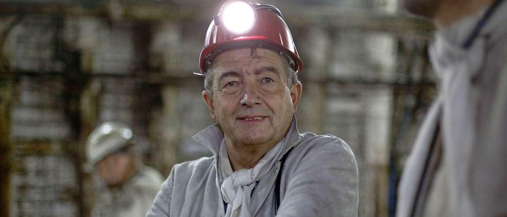 Er ist ein Macher, sagen sie über ihn. Keiner, der über Akten brütet, sondern die Ärmel hochkrempelt. Doch Wolfgang Niersbach hat Probleme, sich klar zu positionieren.
