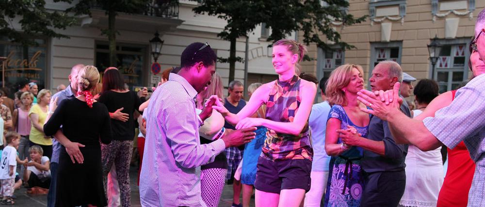 Im roten Licht zur blauen Stunde: In Potsdam wird bei der Erlebnisnacht dieses Jahr viel getanzt.