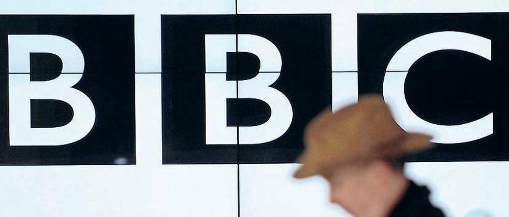 Kann weg? Die BBC gehört zu Großbritannien wie die roten Doppeldecker. 