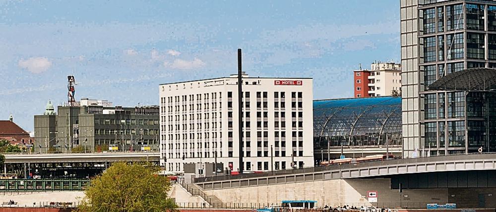 Das Hotel Meininger direkt neben dem Hauptbahnhof.