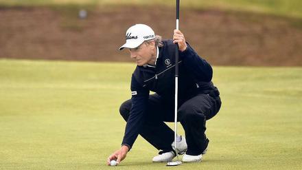Stark in der Zielfindung. Der 57-jährige Bernhard Langer ist heute beim Finale in St. Andrews dabei – der 39-jährige Tiger Woods dagegen nicht.