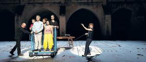 Hoch auf dem eisernen Wagen. Szene aus Valère Novarinas "Le vivier des noms".