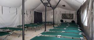 Alles fertig. Eine Zeltstadt für Flüchtlinge auf dem Gelände der Zentralen Erstaufnahmestelle in Eisenhüttenstadt (Brandenburg).